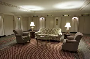 Luxury Elevator Interior Drucke: Classic elevator lobby interior of a hotel