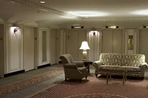 Contemporary Hotel Design Drucke: Classic elevator lobby interior of a hotel