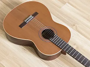 Old Fashioned Music Instrument Drucke: A classical guitar with six nylon strings