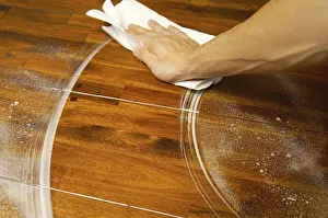 Wooden Plank Maintenance Drucke: Cleaning of a wood surface