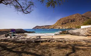 Deserted African Shoreline Drucke: Clear blue bay