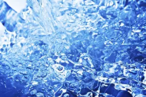 Clear Water Drops Drucke: Clear and transparent water drops and bubbles
