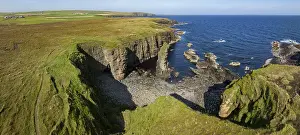 British Coastal Region Scenery Drucke: Cliffs and cliff pillars, Cornquoy peninsula