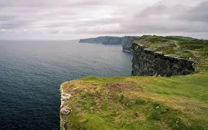 Cliffs Of Moher Ireland Drucke: At the cliffs of moher in ireland