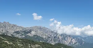 Rock Formations In France Drucke: Cliffs and rocks in front of clouds