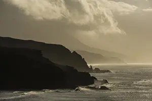 Steep Cliff Coastline Drucke: Cliffs, Thunderstorm, La Pared cliffs