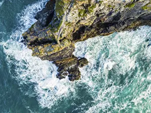 England Travel Images Drucke: Top Down over Cliffs and Waves