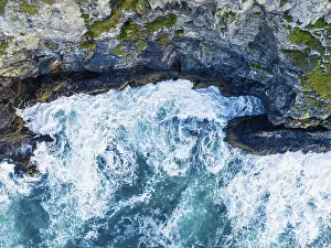 British Countryside Views Drucke: Top Down over Cliffs and Waves