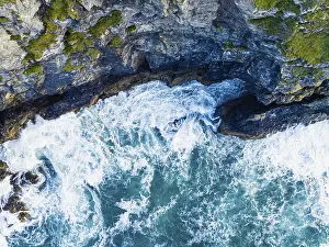 Drone Photography Cornwall Drucke: Top Down over Cliffs and Waves from a drone
