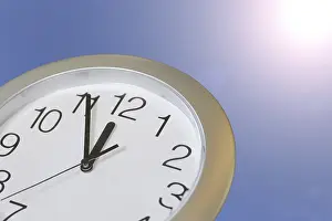 Climate Change Symbol Drucke: Climate change symbol: clock shows five to twelve