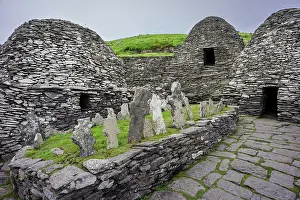 Ireland Landscape Photography Drucke: Clochans, stone cells. monastery at the top