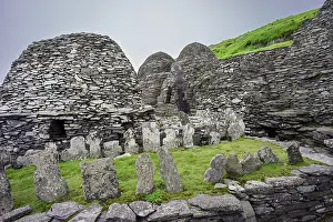 Historic Monastery Complex Europe Drucke: Clochans, stone cells. monastery at the top
