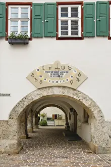 Swabian Alb Architecture Drucke: Clock on building with Roman numerals