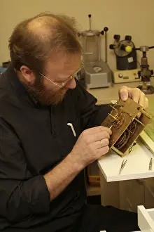 Antique Clock Restoration Drucke: Clockmaker restore clock