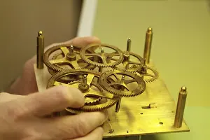 Antique Clock Restoration Drucke: Clockmaker restore clock