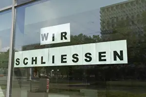Deserted Shop Drucke: We close