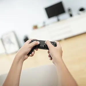 Young Gamer Drucke: Close up boy holding game controller