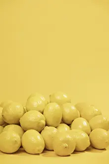 Close Up Lemons Drucke: Close up bunch lemons with copy space