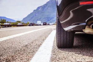 Car Breakdown Drucke: Close up of a car standing on a breakdown lane