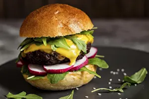 Close Up Cheeseburger Drucke: Close up cheeseburger board
