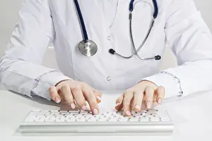 Medical Diagnosis Drucke: Close up doctor typing on computer keyboard
