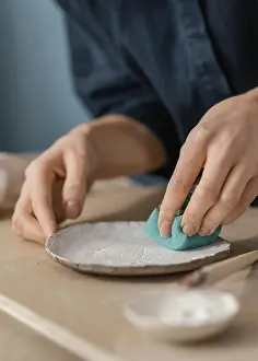 Motion Blur Photography Drucke: Close up hand using blue sponge