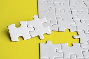 Symbolic Deserted Landscape Drucke: Close up of missing jigsaw puzzle pieces