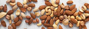 Close Up Nuts Drucke: Close up nuts arrangement concept