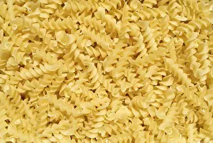 Close Up Pasta Drucke: Close up of pasta spirals