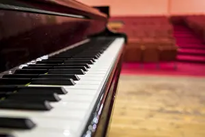 Deserted Concert Hall Drucke: Close up piano front performance space