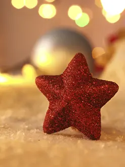 Deserted Snow Scene Drucke: Close up of a red star shape in snow