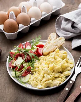 Close Up Scrambled Eggs Drucke: Close up scrambled eggs with copy space