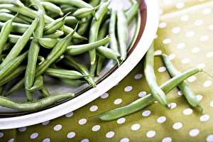 Green Beans Close Up Drucke: Close up shut of green beans on the table