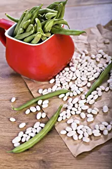 Common Bean Nutrition Facts Drucke: Close up shut of green beans on the table