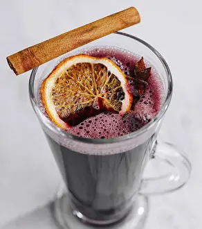 Aromatic Hot Beverage Drucke: Close-up of aromatic mulled wine