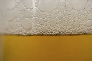 Indulgence Food Images Drucke: Close-up of beer foam with bubbles with selective focus