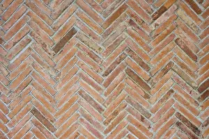 Deserted European Structure Drucke: Close-up of a brick wall with a zigzag pattern