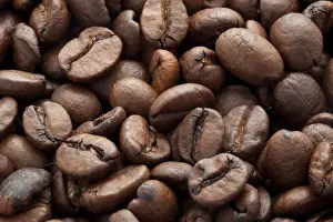 Brown Coffee Bean Texture Drucke: Close-up of brown coffee beans, background texture