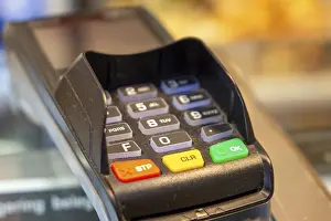 Cashless Payment Concept Drucke: Close-up of a card reader