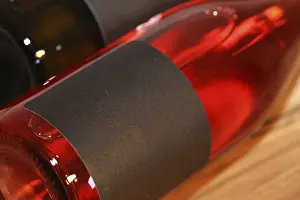 Grape Variety Riesling Drucke: Close-up of two horizontal wine bottles