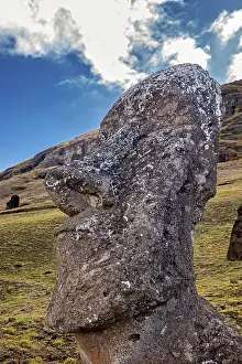 Pacific Ocean Rock Formations Drucke: Close-up of a Moai statue with dramatic cloudscape in the background