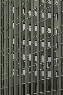 Modern Building Architecture Drucke: Close-up of a modern building with a green window pattern