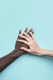Multiethnic Hands Drucke: Close-up of multiethnic hands symbolizing unity and diversity