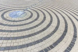 Sacred Building Structure Drucke: Close-up of pavement with concentric pattern