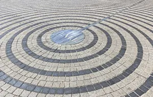 Sacred Building Structure Drucke: Close-up of pavement with concentric pattern
