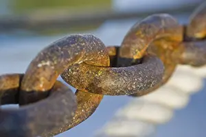 Deserted Metal Scene Drucke: Close-up of rusty anchor chain