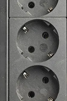 Energy Supply Systems Drucke: Close-up of sockets in a black socket strip