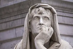 Berlin Sculpture Drucke: Close-up of a thinker statue