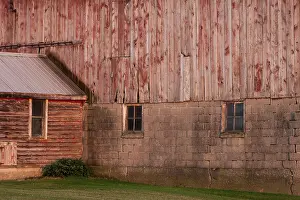 Canadian Countryside Scenery Drucke: Close-up of a weathered barn wall with small windows and rustic texture in Elgin County