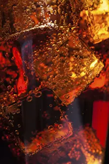 High Calorie Food Images Drucke: Close up view of the ice cubes in cola background